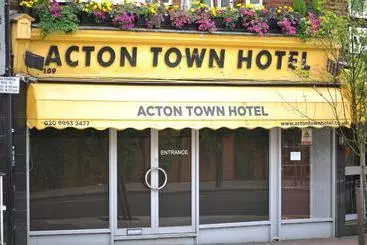 هتل Acton Town