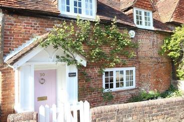 קוטג'' Eglantine