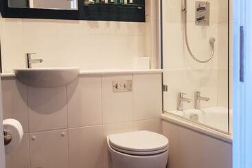 簡易ホテル Limes Apartments