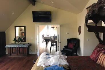 旅馆 The Castle Inn Of The Lost Coast