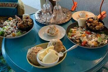 تختخواب و صبحانه Cocoon Meetings