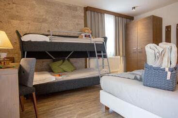 ホテル Chalet Tovel Mountain Lake