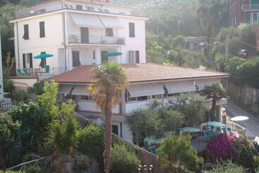 Hotel Miramaretellaro