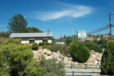 汽车旅馆  Barewood Inn And Suites