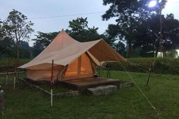 Hotel Puncak Camp Hills