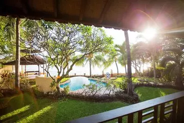 Bed and Breakfast Teluk Indah Beach & Pool Villa
