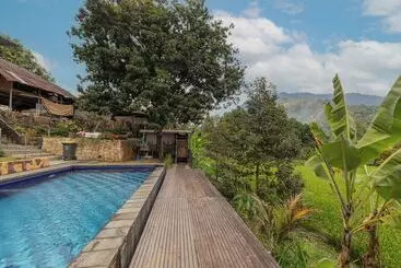 Hotel Mandhasativa Homestay