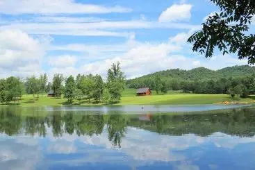 Mökkimajoitus Southern Comfort Lakeside Cabin Resort