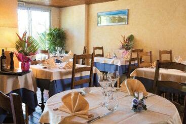 ホテル Les Vagues Hôtel Restaurant