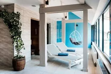 هتل Logis Hôtel Restaurant Au Lion Rouge