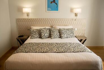 هتل Hôtel Restaurant Des Remparts