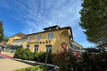 ホテル Logis Hôtel Restaurant Du Lion D Argent Et Des Tanneries