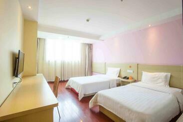 Otel 7 Days Inn Laiwu Fengcheng West Street Branch