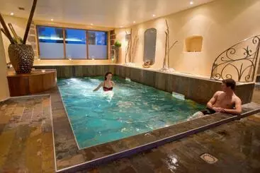 בית מלון כפרי Hôtel Spa Mendi Alde