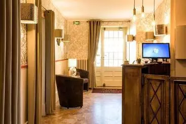 Hotel Logis Hôtel Restaurant De La Poste