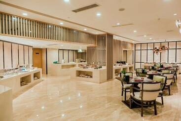 Hotel Days Inn By Wyndham Business Place Sichuan Bazhong
