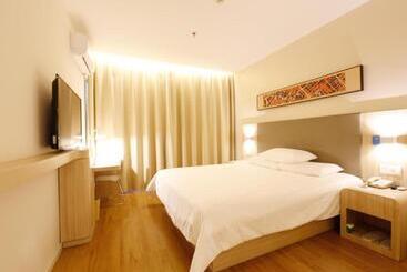 Hanting Hotel Hunchun Commercial Street