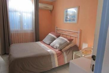 Отель La Petite Auberge