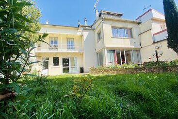 پانسیون Reims Sherpa Guest House