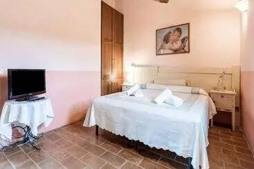 Quaint Cottage In Citta Della Pieve With Swimming Pool