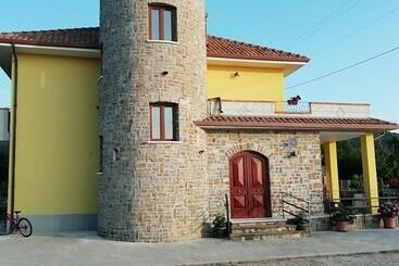 Pensionat Golden House Cheravanna Da Marco