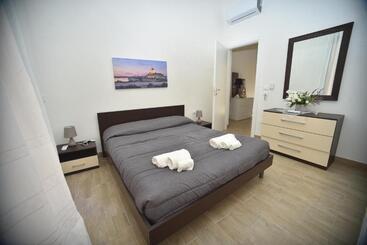 بنسيون Casa Sarina