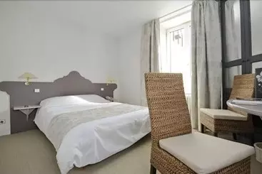 Отель Hôtel Logis Le Bourbon