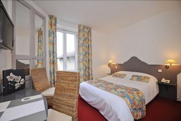 فندق Hôtel Logis Le Bourbon