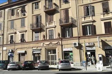 تختخواب و صبحانه Appartamenti Il Viandante