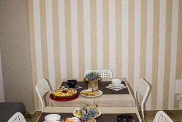 تختخواب و صبحانه Donna Laudonia