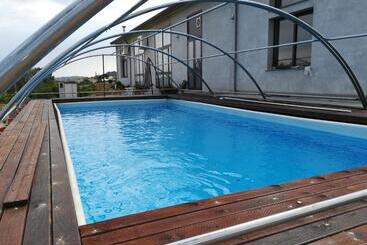 Mökkimajoitus Agriturcostabaira