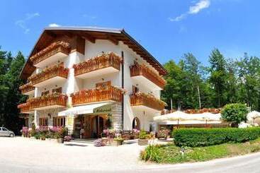 Hotell Albergo Nido Verde