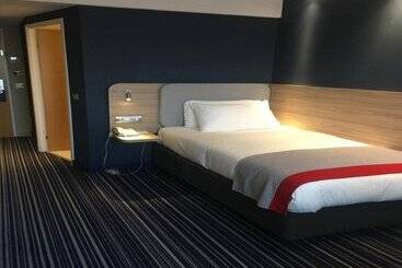 هتل Holiday Inn Express Geneva Airport, An Ihg