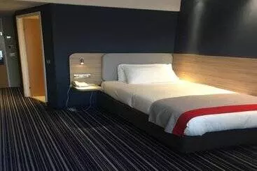 هتل Holiday Inn Express Geneva Airport, An Ihg