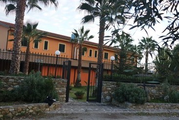 בית מלון כפרי Azienda Agrituristica Masseria I Risi