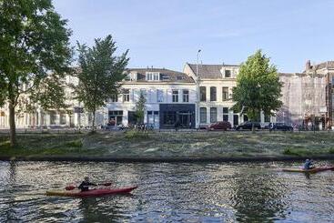 هتل City Center Lodge Utrecht