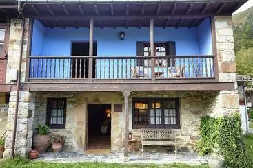 کلبه Beautiful Country House With Stunning Views Of The Mountains Of Asturias