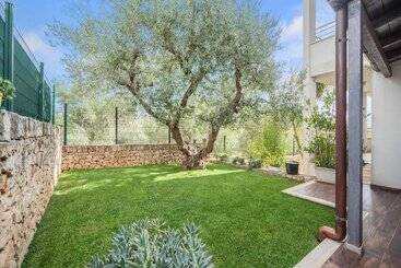 Cozy Cottage In Alberobello With Private Garden