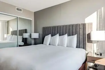 Carmana Hotel & Suites