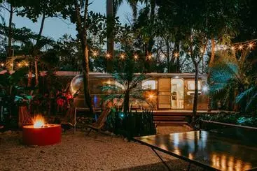 Retkeilymaja Airstream By The Sea