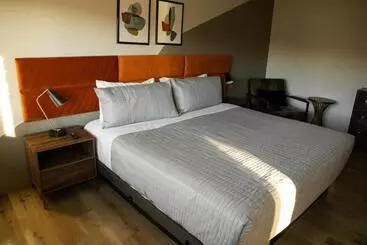 Hotelli 4411 Inn & Suites