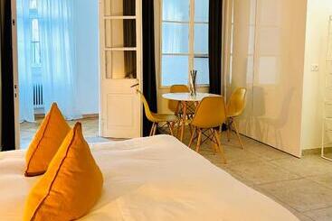 پانسیون Crops City Stay