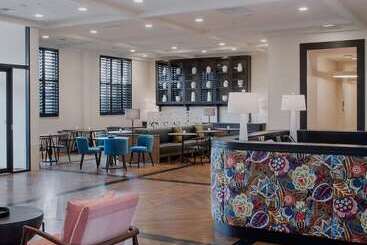 هتل The Haywood El Dorado, Tapestry Collection By Hilton