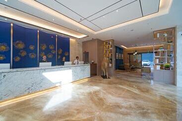 Otel Greentree Eastern Dali Railway Station