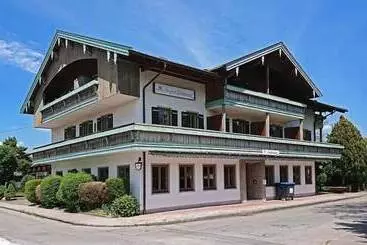 Hotelli Das Gästehaus Unt  Am See