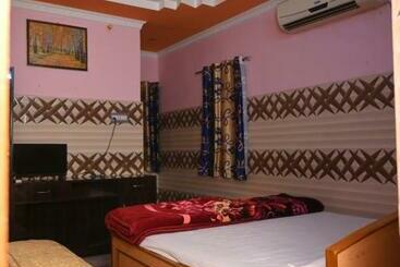 Spot On Hotel Rajamahal