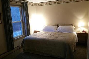 Общежитие Coach Stop Motel