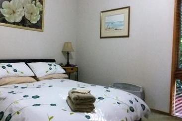 צימר Elwood House