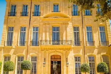 Aamiaismajoitus (B&B) Hote Aix Centre Garage Piscine