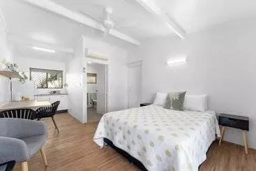 Huoneistohotelli Kinka Palms Motel